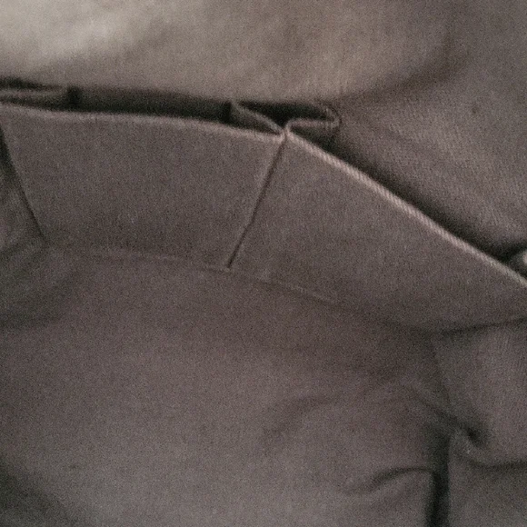 Elegant Snakeskin Patterned Tote Bag - Picture 5 of 6